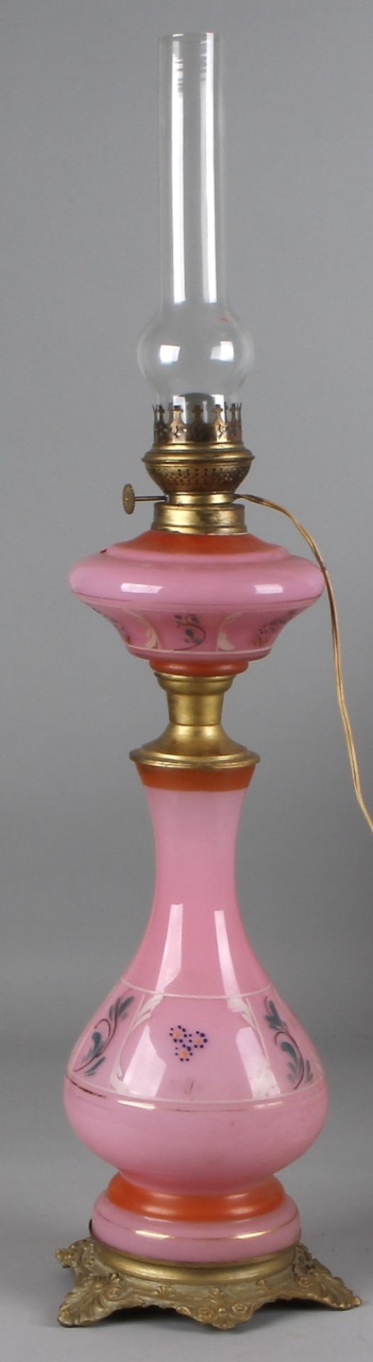 Large antique table opalineglazen kerosene lamp, pink with hand paintings, 1900. France in good