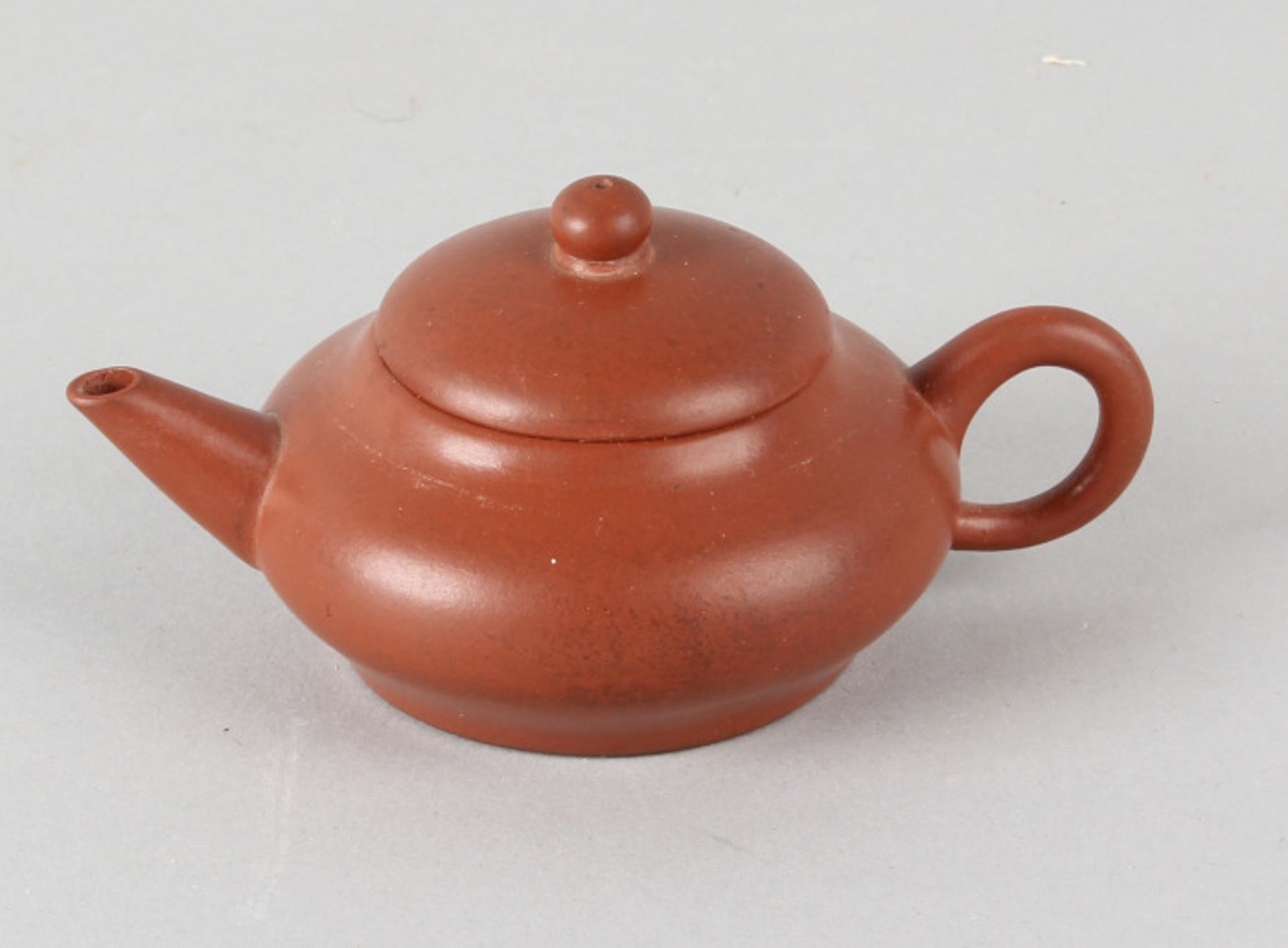 Small 19th century Chinese Yixing teapot, marked, nice quality in good condition 5,2x7ø Kleine 19.