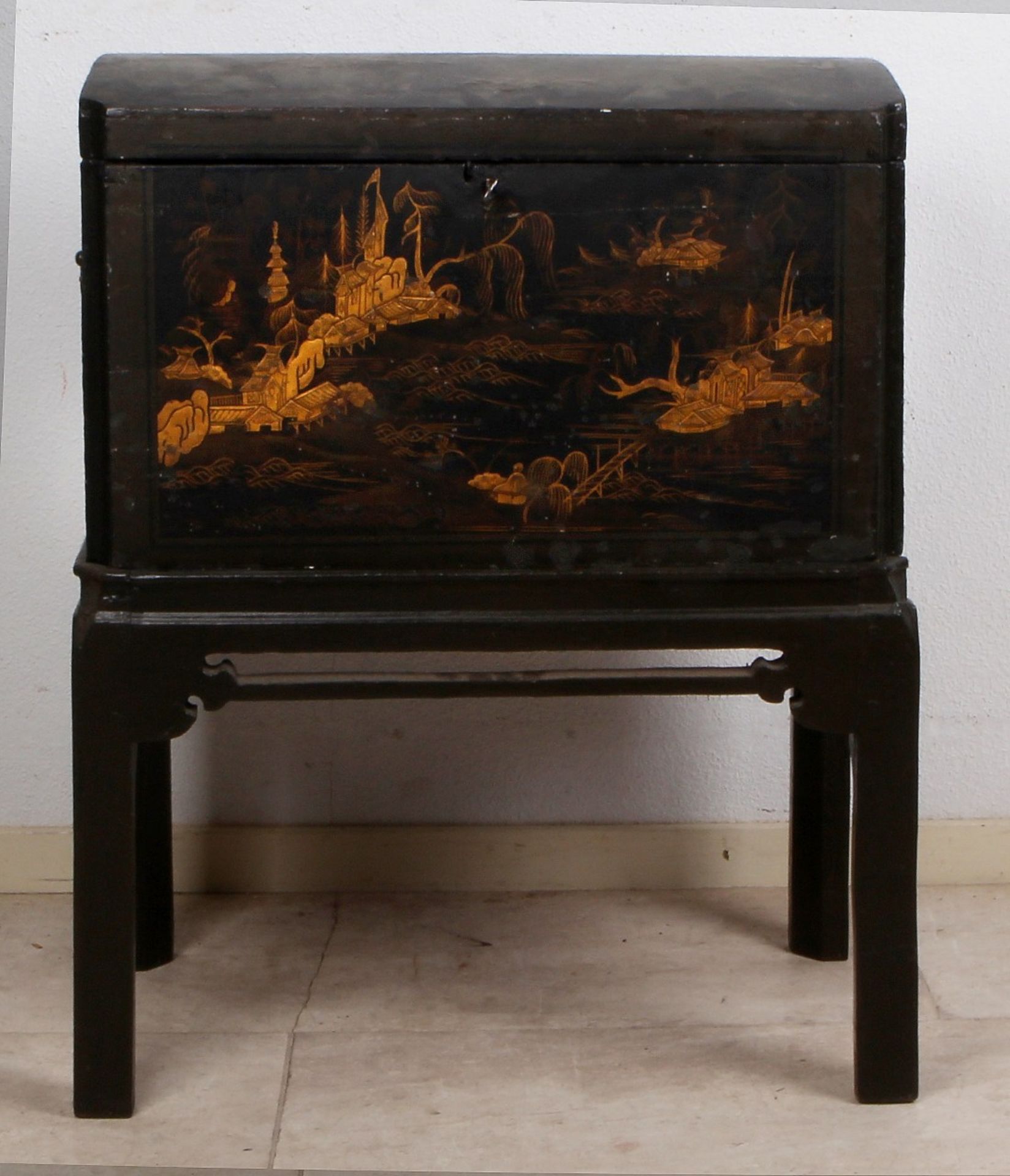 Chinoiserie chest with loose foot 18th / 19th century, with original black lacquer paintings with