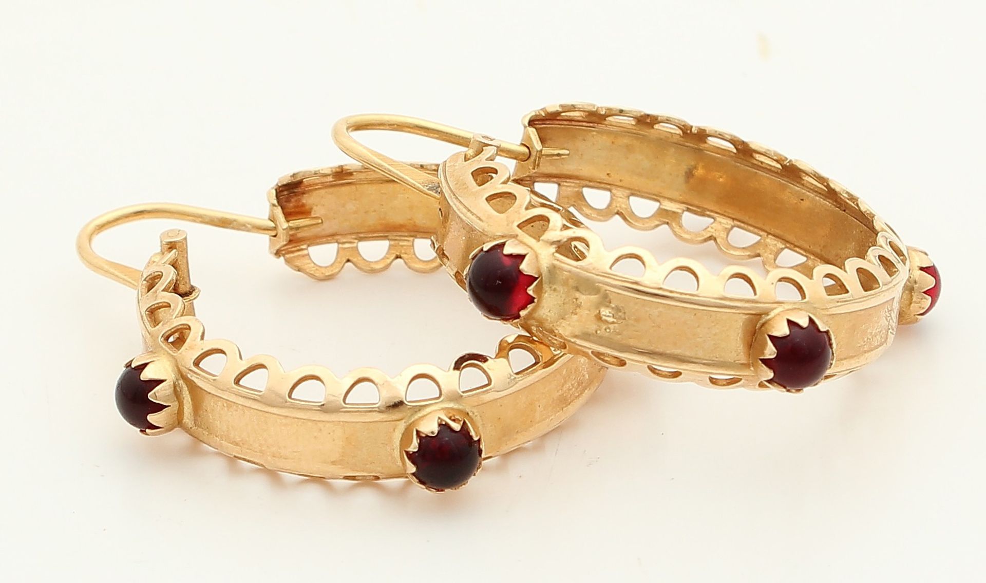 Large gold hoops, 750/000, with grenades. Hoops adorned with a scalloped edge with four round