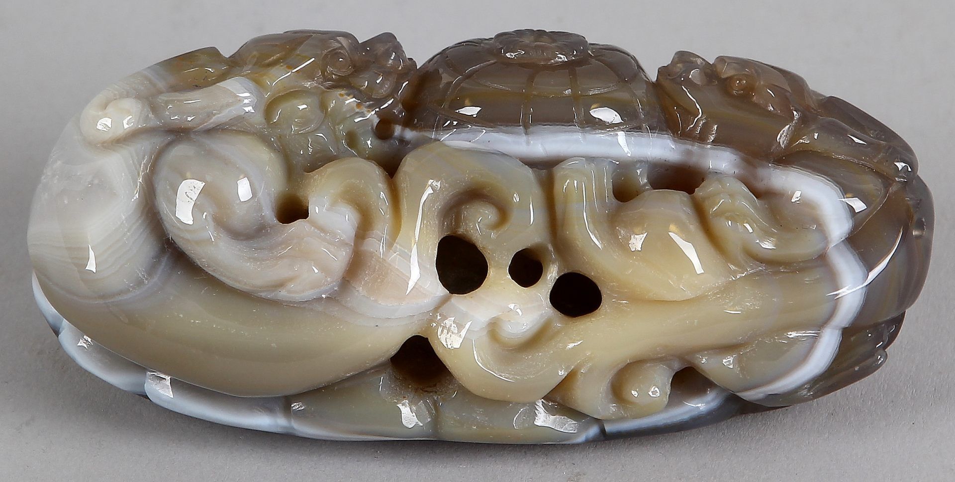Ancient Chinese Jade cutting piece with dragons 20th ete 9,5x3,5x4,5cm Cond: G Alte chinesische Jade