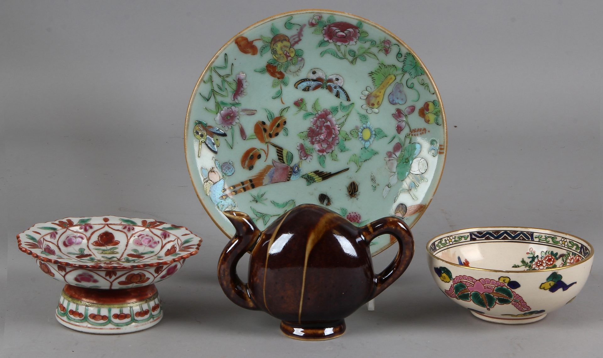 Four pieces of Chinese porcelain 2nd half of 20th century, pouring jug, plate, plate with green