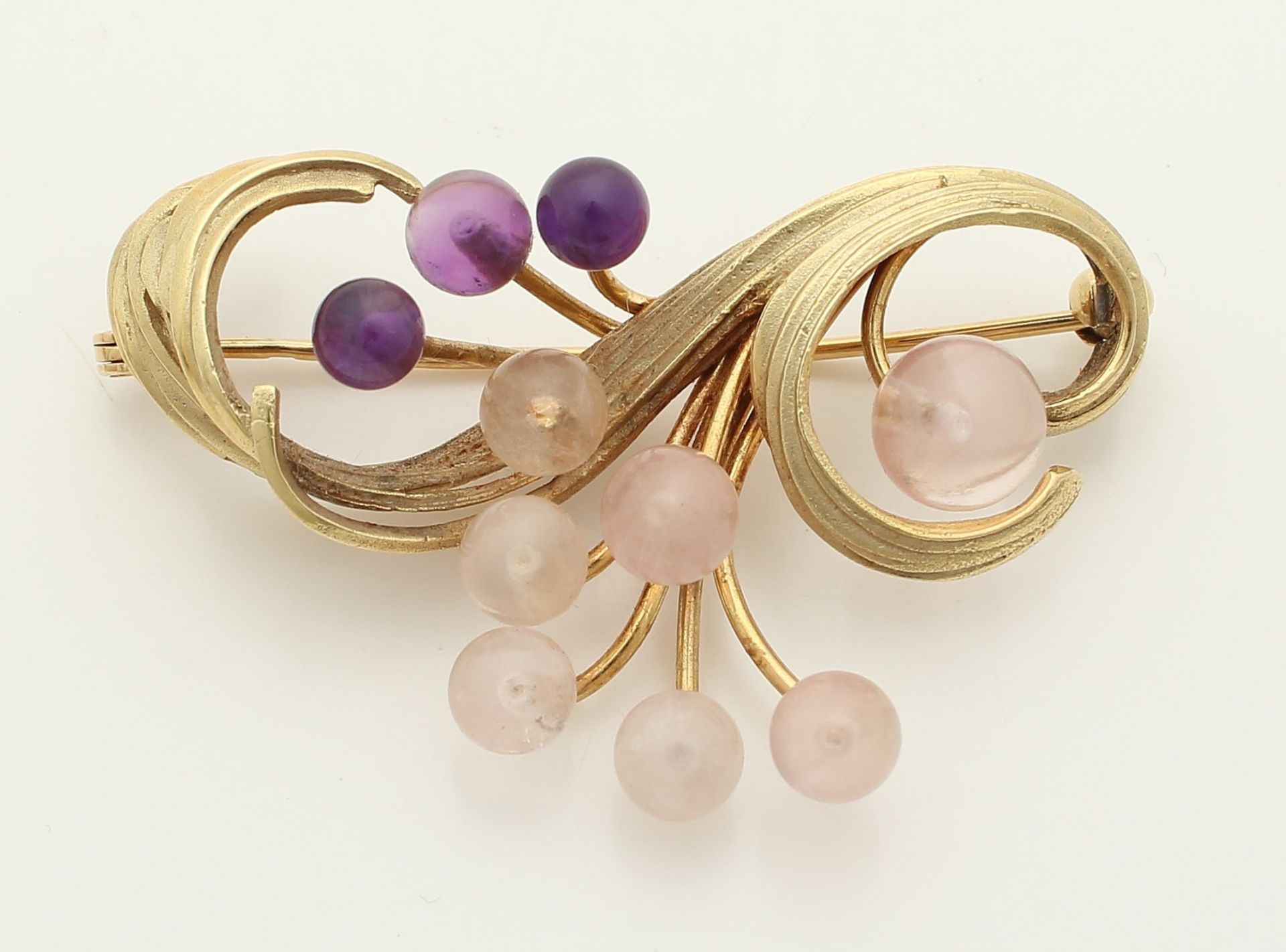 Gold brooch, 585/000, with amethyst and rose quartz. Brooch in the shape of a bow with 3 amethyst