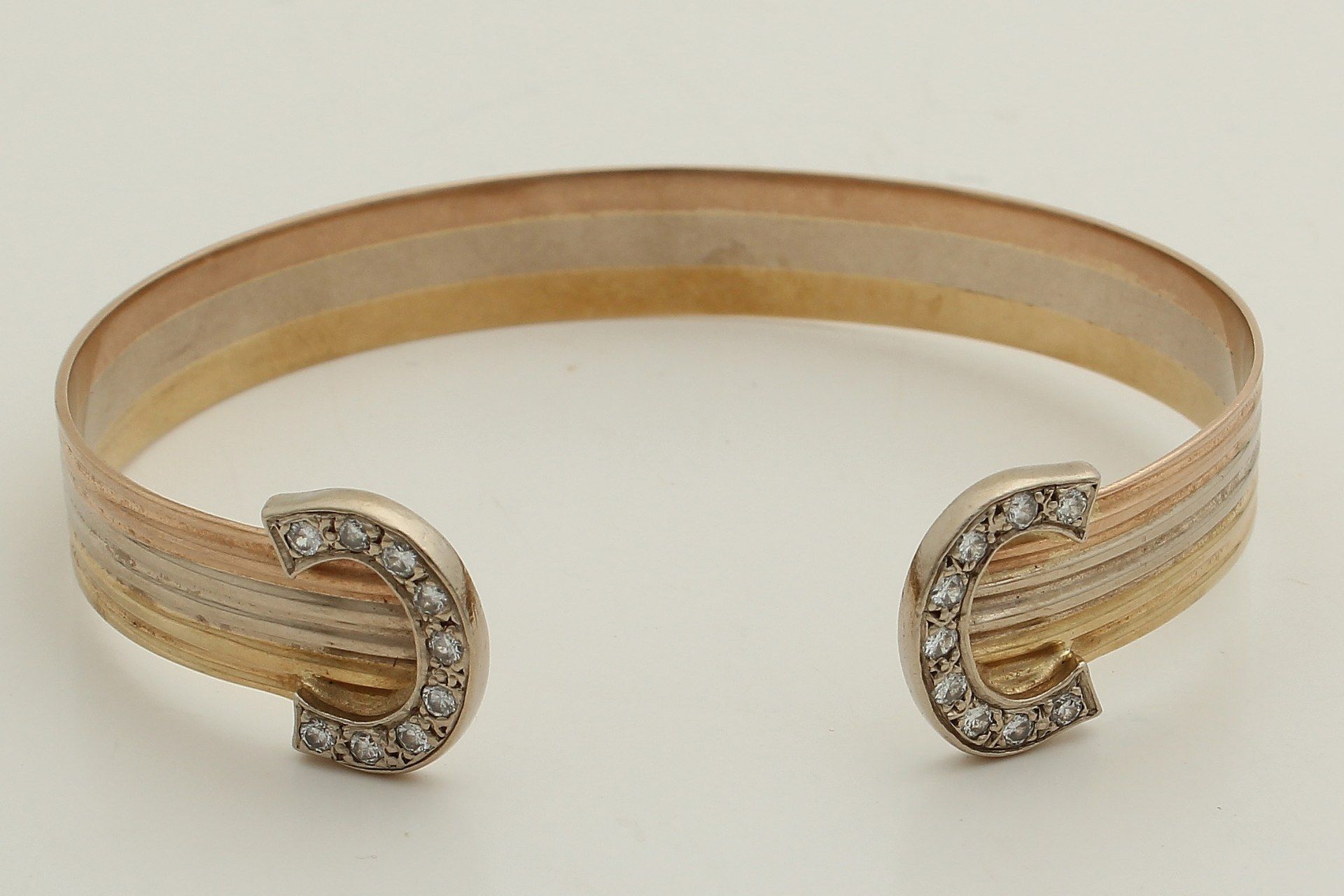 Gold clip bracelet, 585/000, RG / GG / WG, with diamonds. Bracelet with three courses colored gold