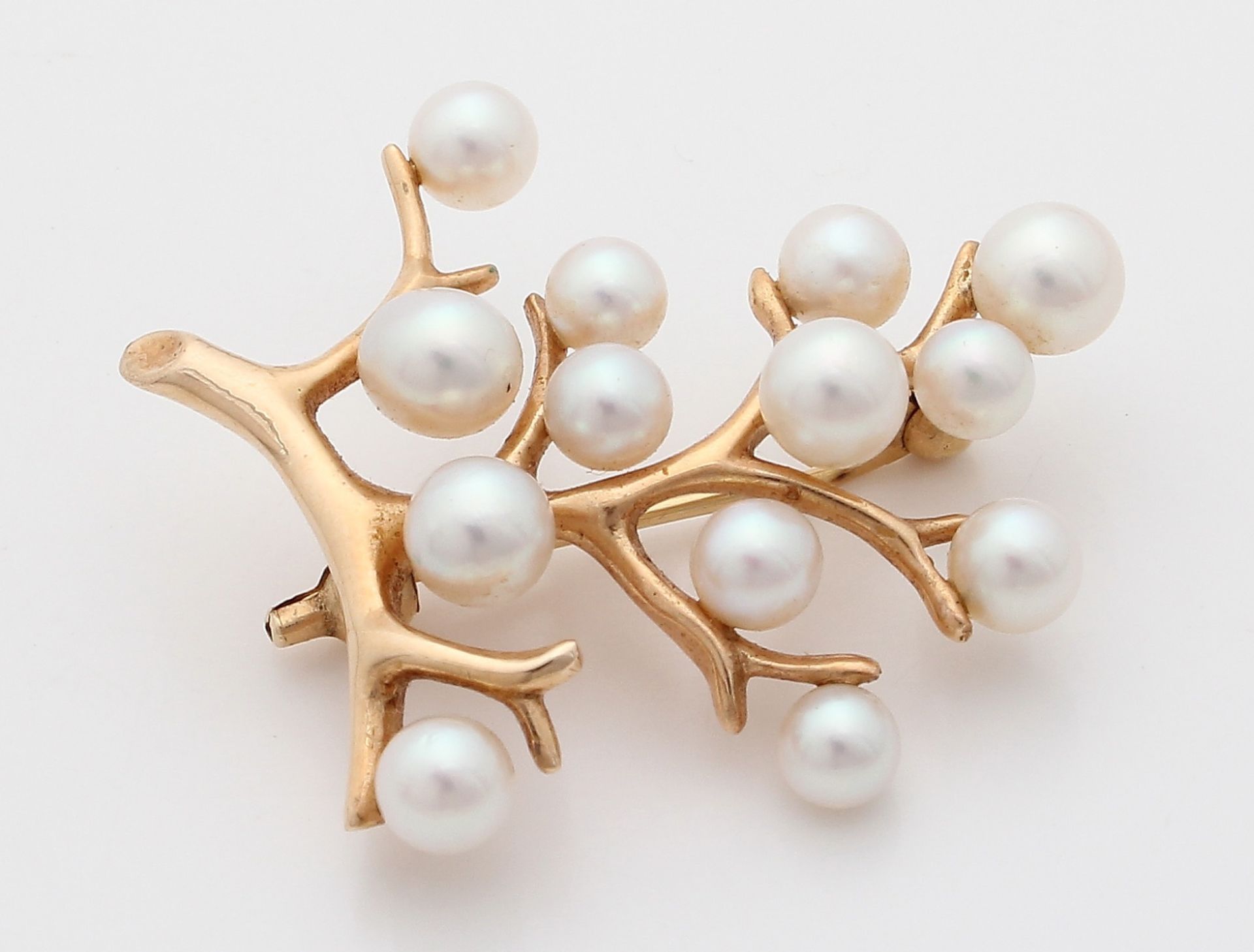 Beautiful golden brooch, 750/000, with pearls. Gold brooch in the shape of a kind of branch