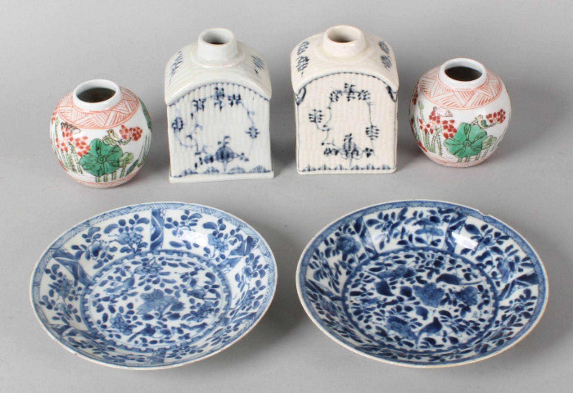 Five parts antique Chinese porcelain ginger jars twice, twice caddy without cover, two 18th