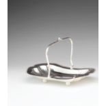 Cake Basket English, 20th Century, silver plated metal, swing arm, cake basket.28x20 cm