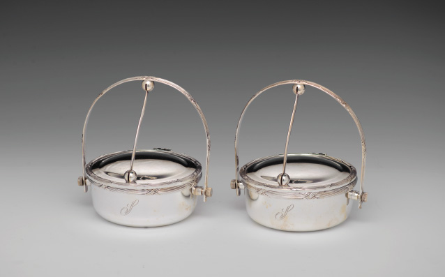 Pair of French Sugar Pots French, stamped EUROPE - FELIX, silver-plated sugar pots. 17 cm