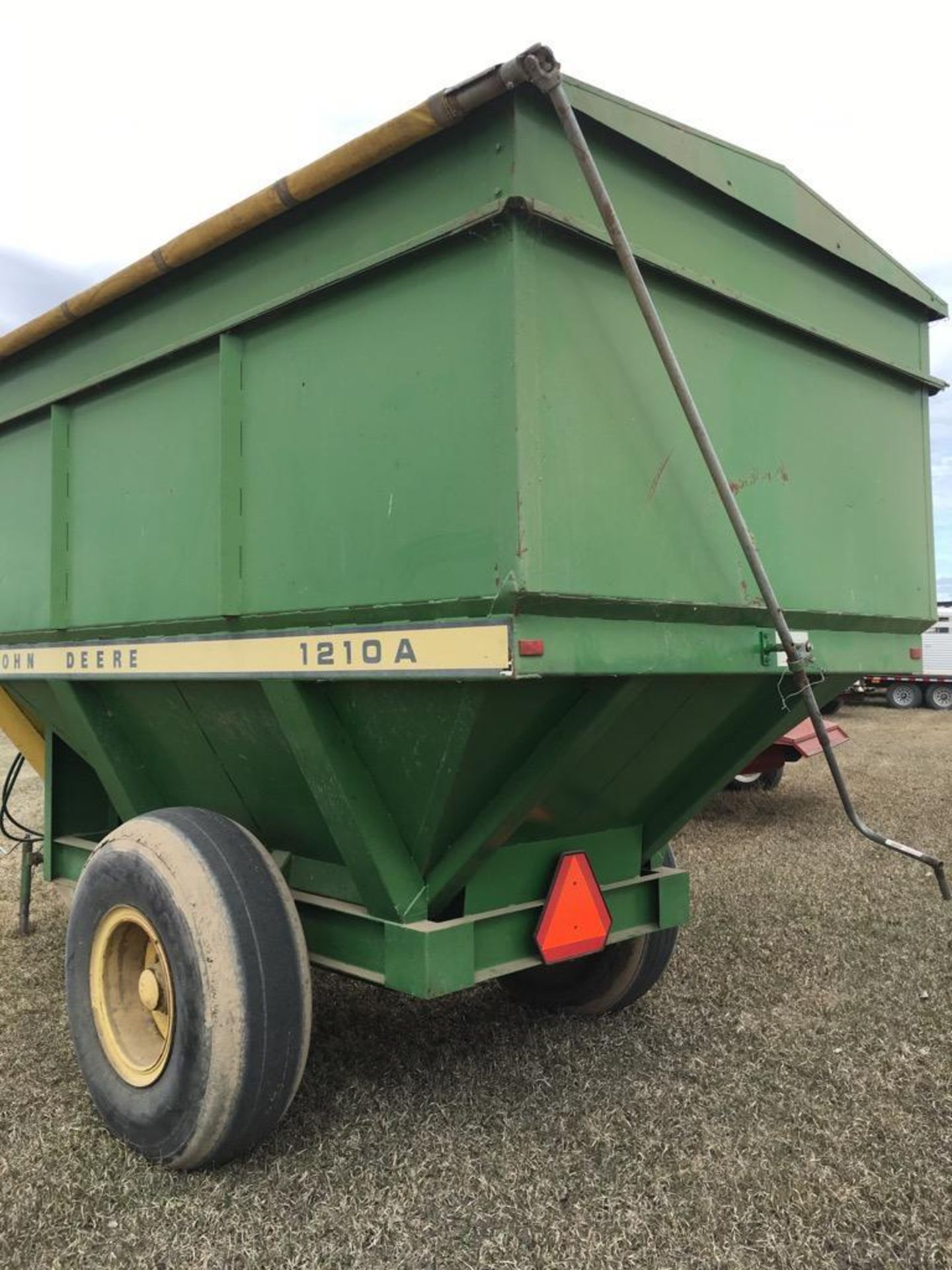 John Deere 1210A Grain Cart 400 Bushel, W/ roll tarp - Image 7 of 7