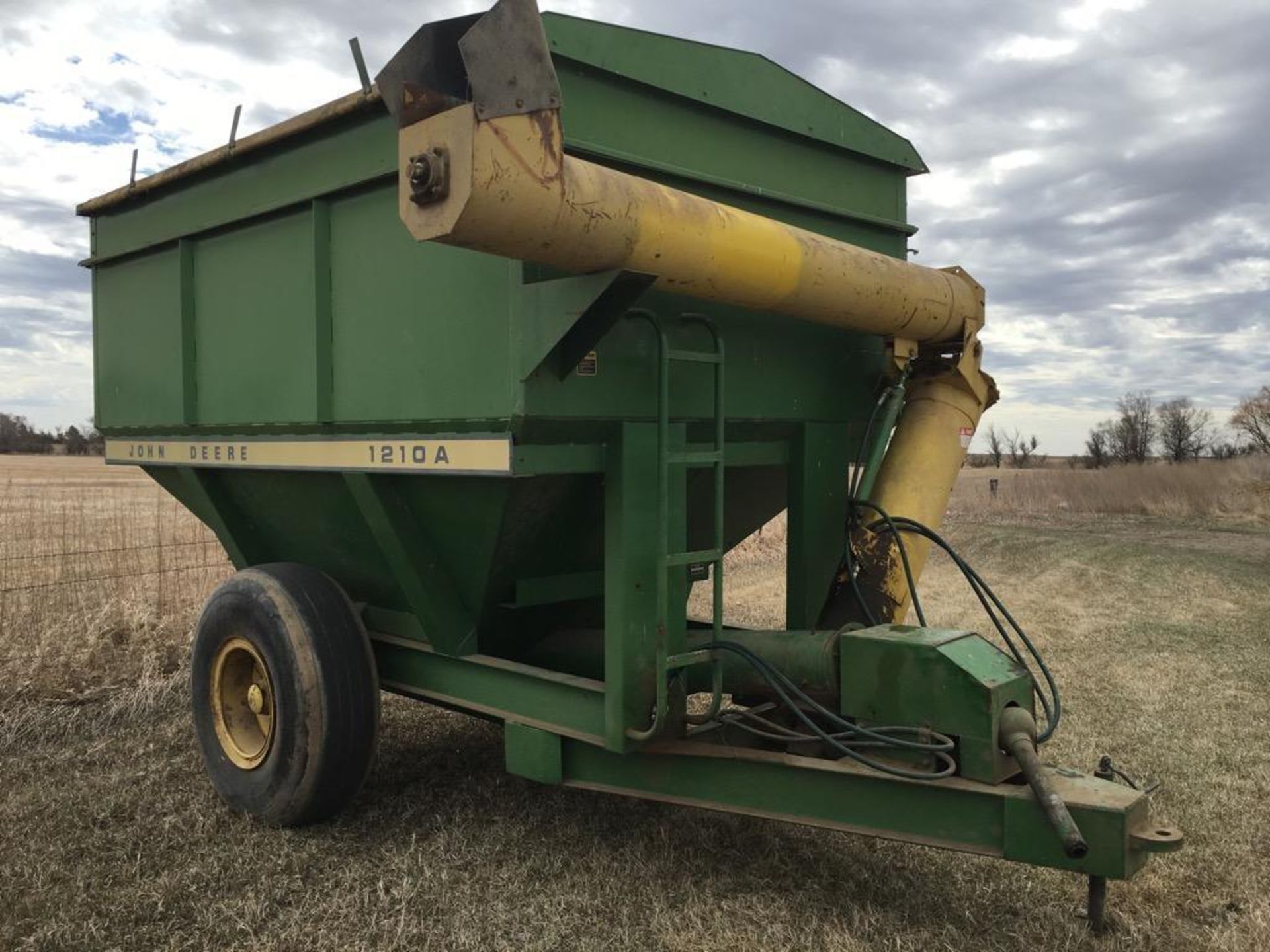 John Deere 1210A Grain Cart 400 Bushel, W/ roll tarp
