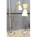 Paire de lampadaires à balancier en laiton, abat-jour type « Diabolo ». H : 180 L : 37 P : 37 (