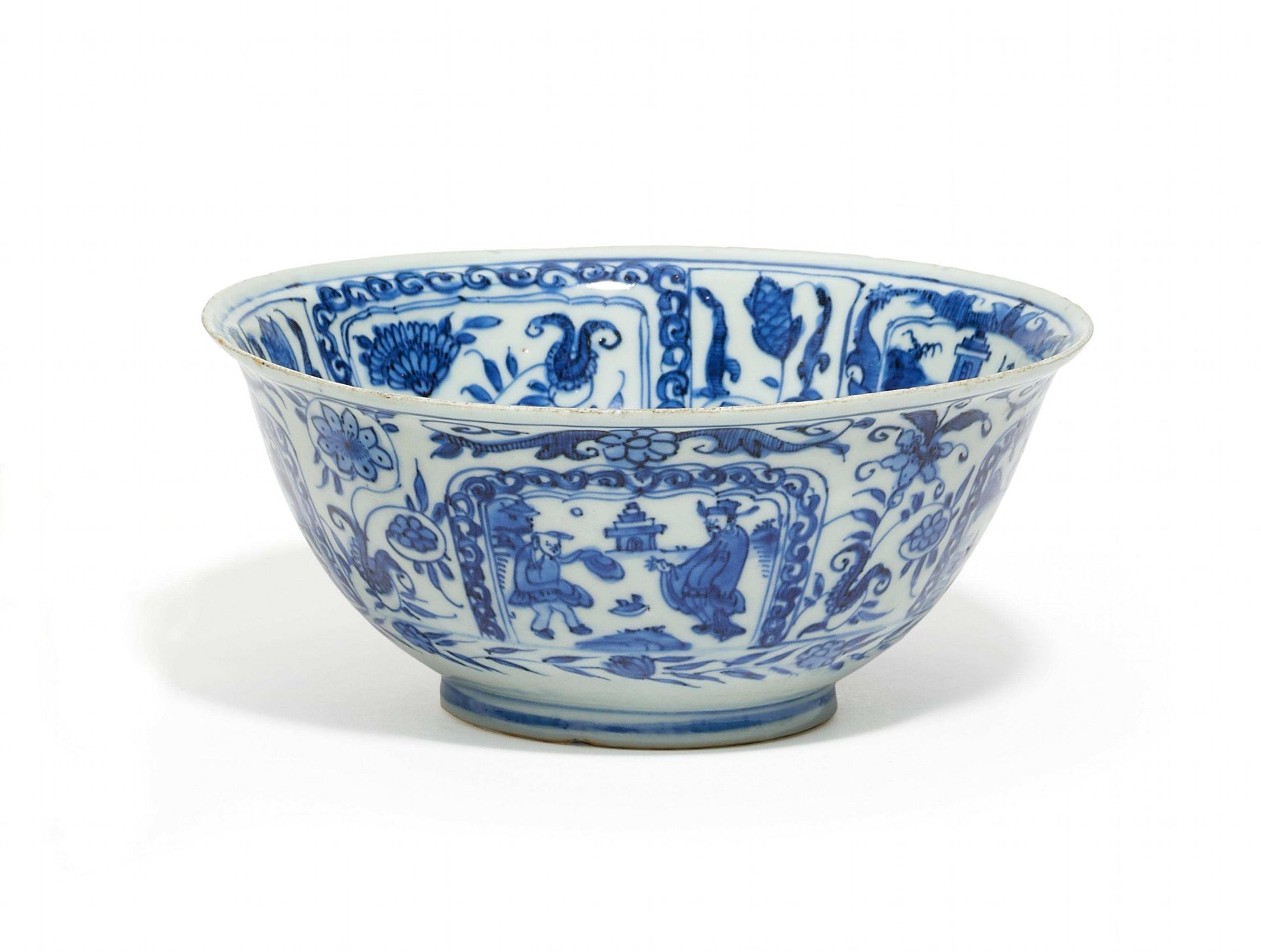 BIG BLUE WHITE BOWL. China. Ming- to Qing-Dynasty. Transitional. 17th c. Porcelain, colored under