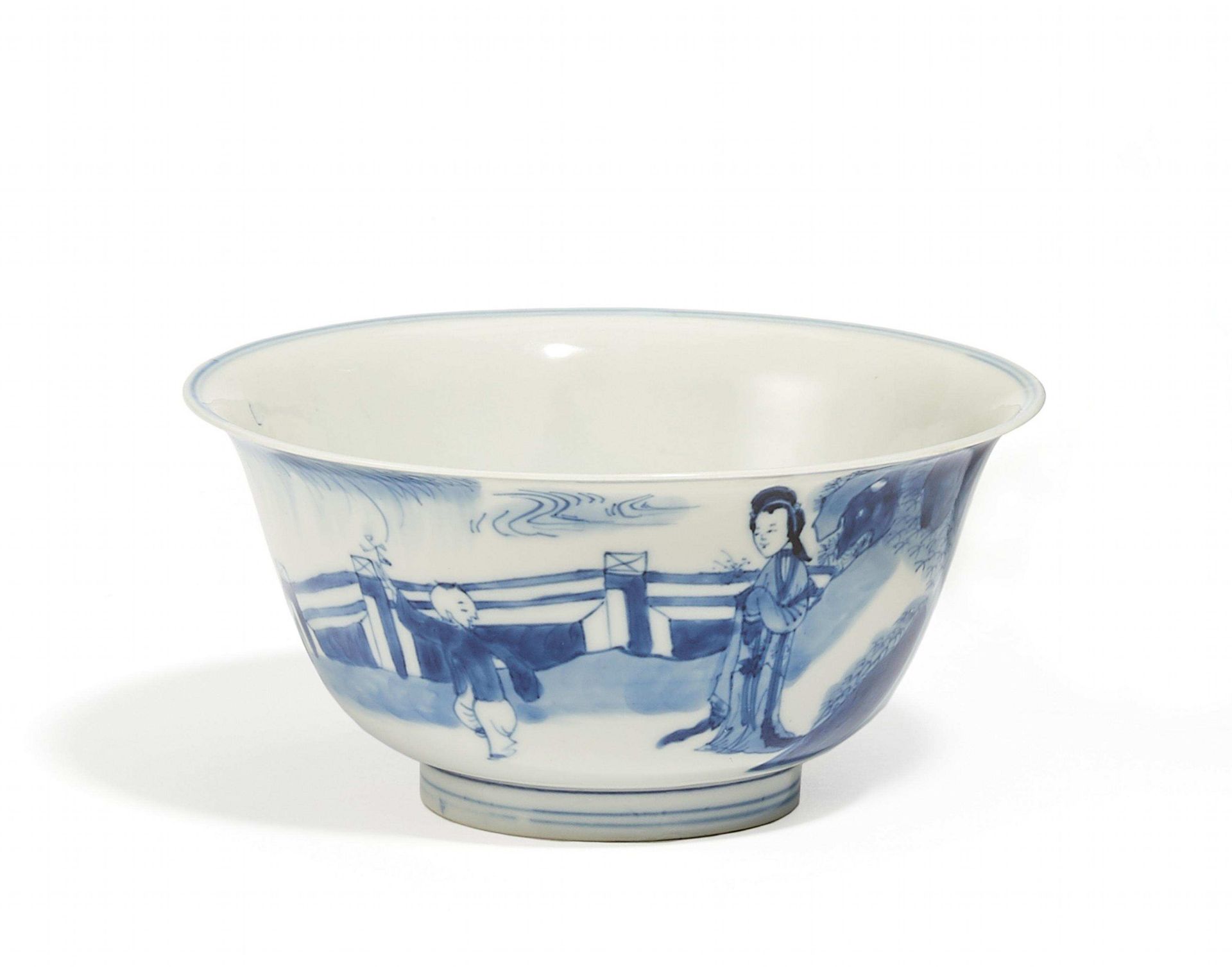 BOWL WITH LADIES IN GARDEN. China. Qing dynasty. Kangxi period (1662-1722). 17th/18th c. Porcelain