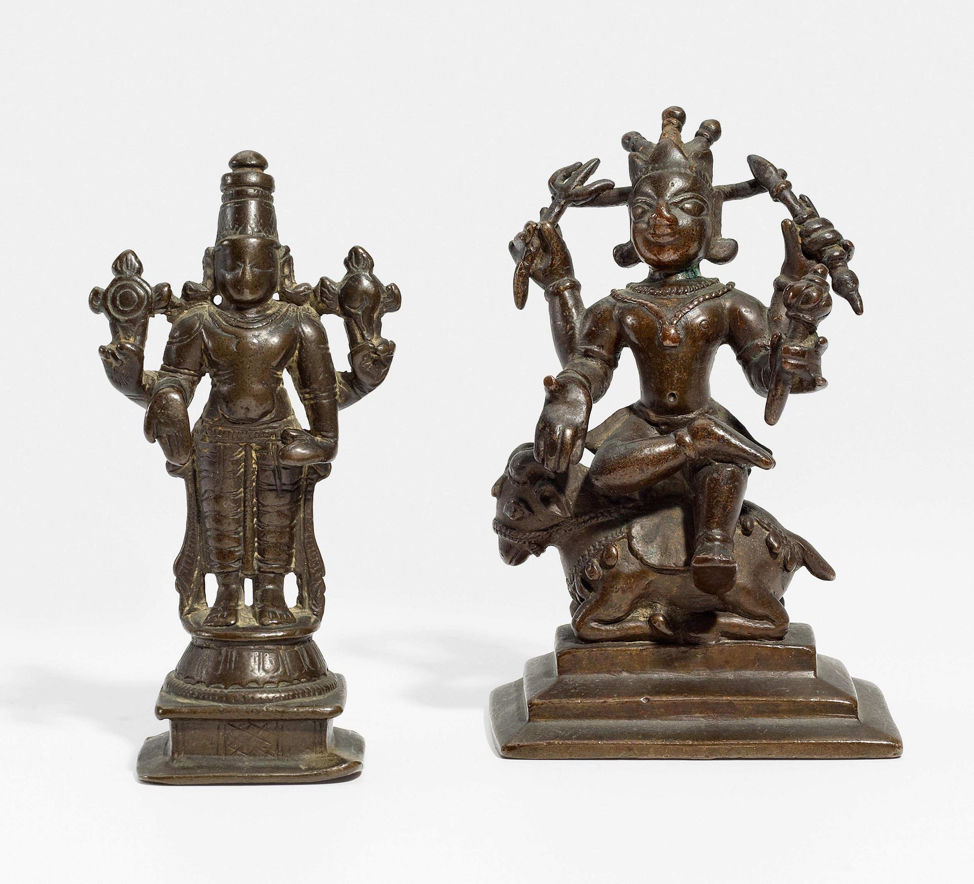 Asiatische Kunst ZWEI FIGUREN DES SHIVA. Indien. 18. Jh. oder älter. Kupferbronze mit dunkler