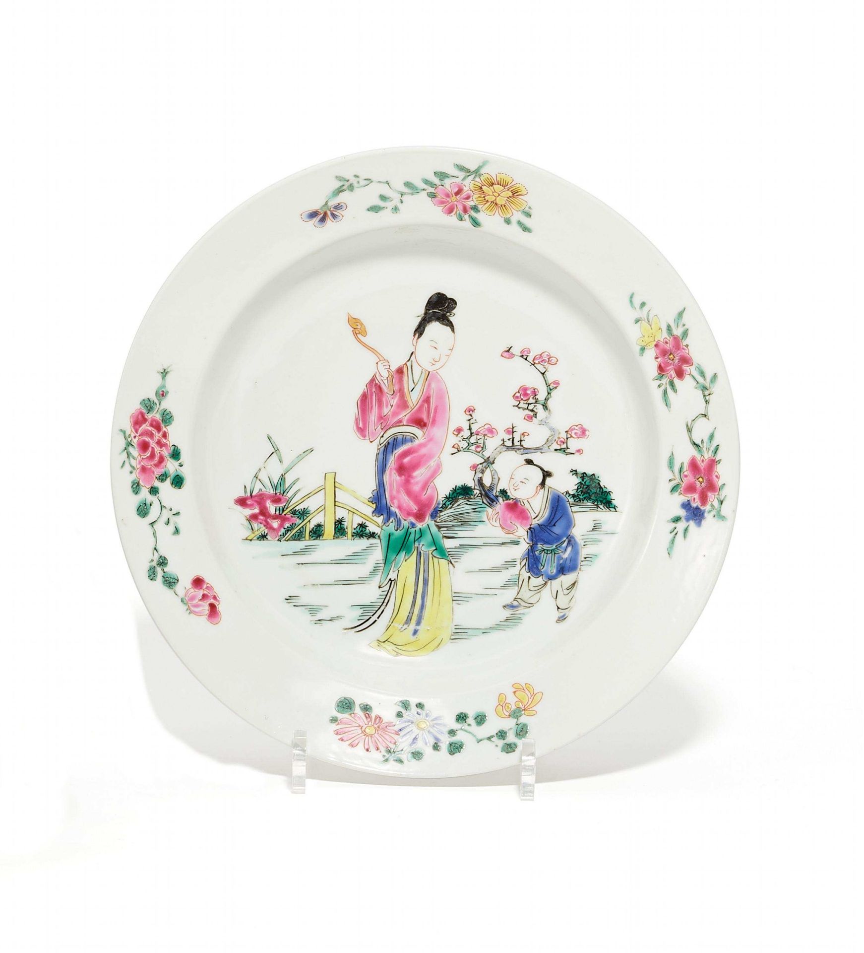 PLATE WITH XIWANGMU. China. Qing dynasty. 18th c. Fine porcelain, painted in the colors of famille