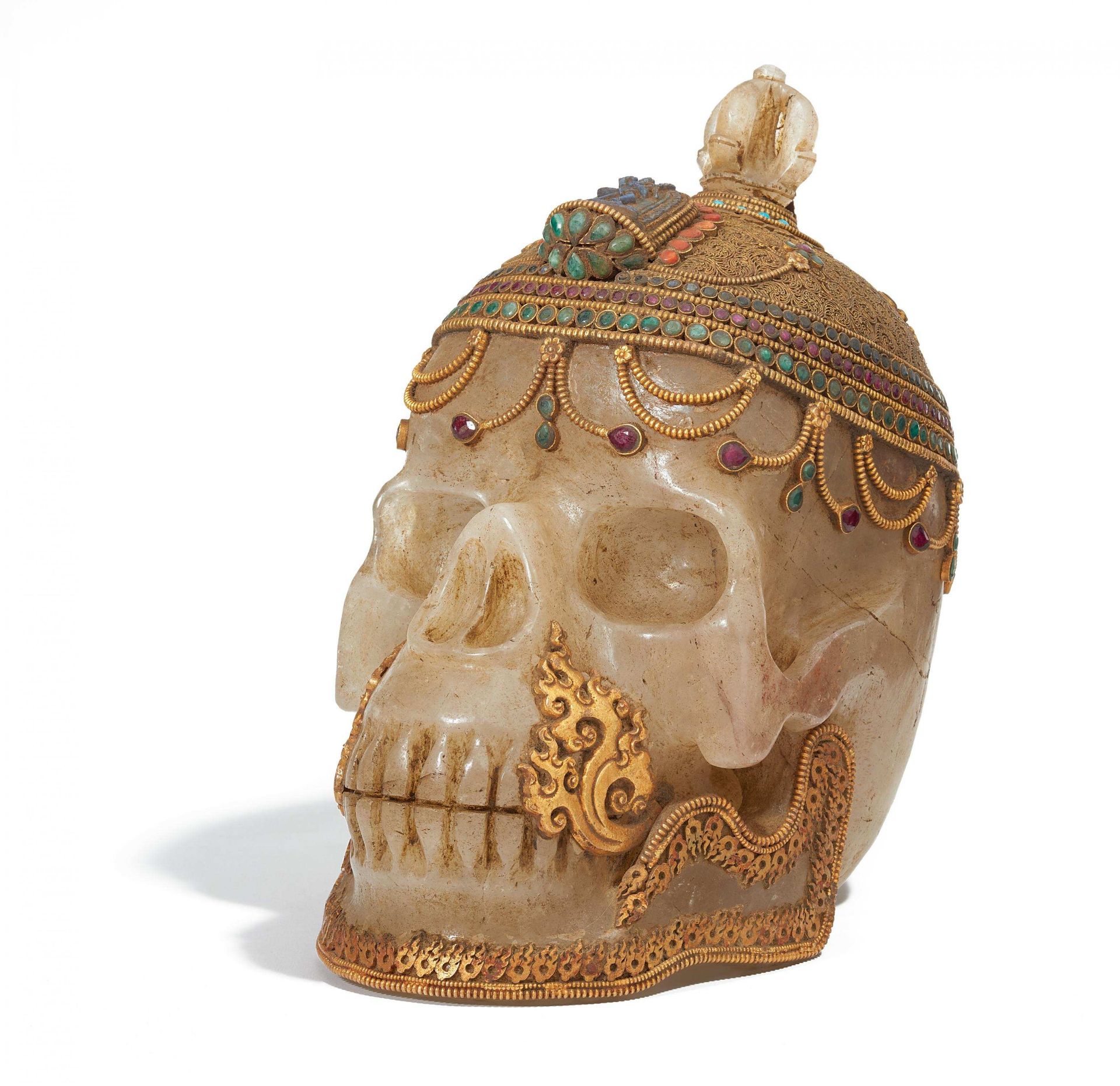 CHRYSTAL SKULL. Tibet. Probably 1.H. 19.Jh. Crystal carved and with metal mounting adorned with