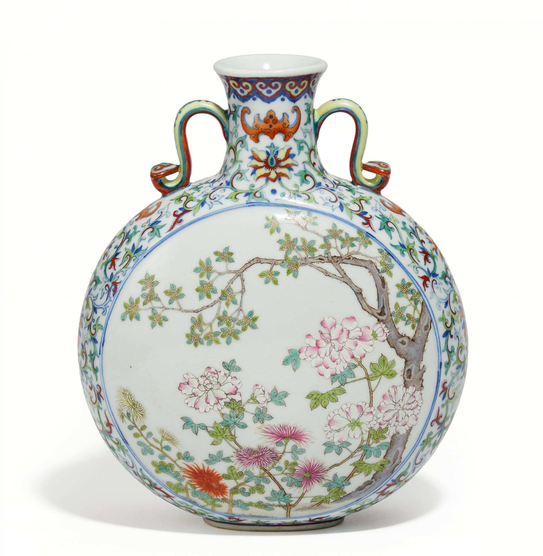 MOONFLASK WITH RUYI SHAPED HANDLES. China. 20th c. or later. Porcelain, painted in underglaze blue