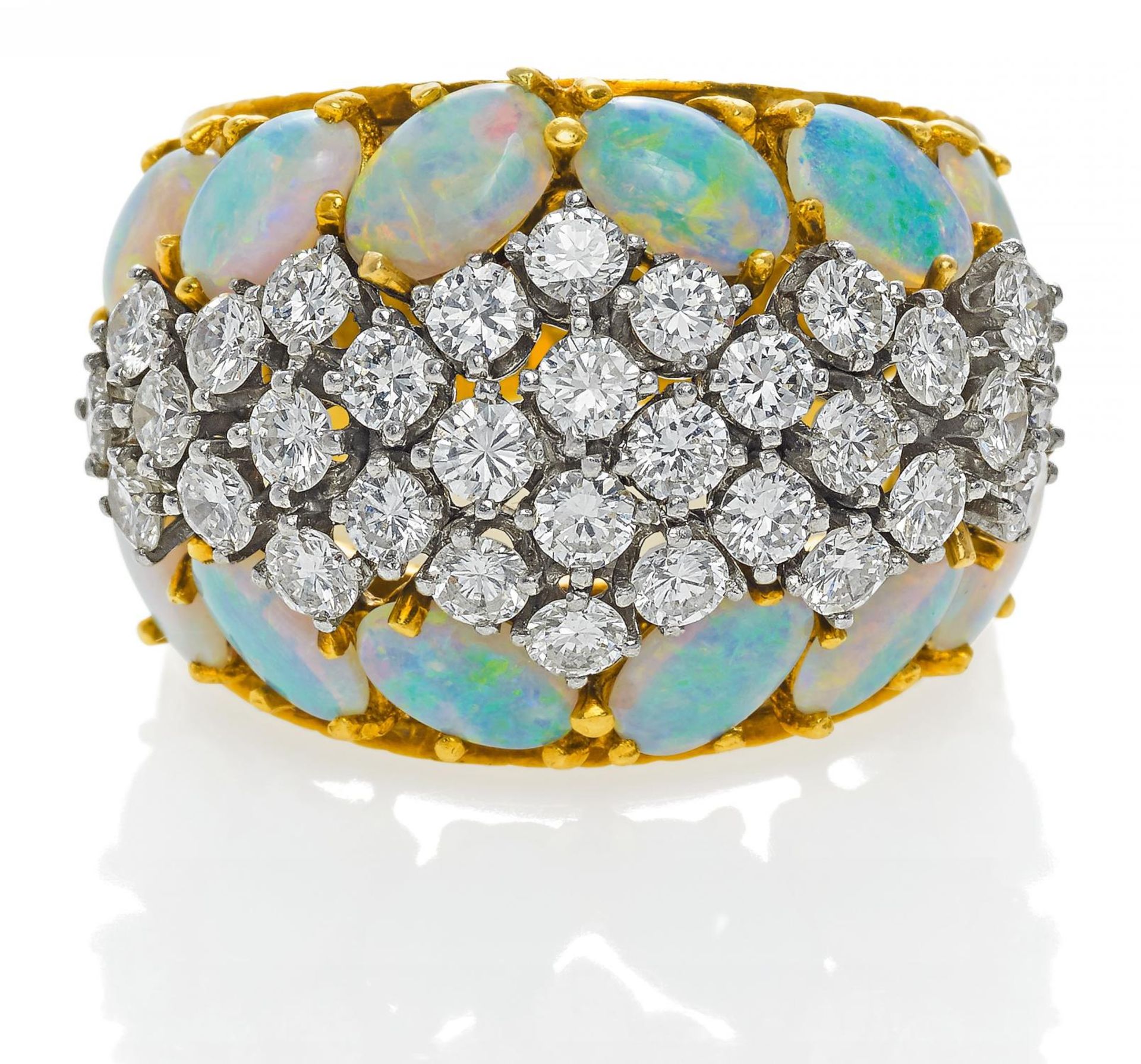 OPAL-DIAMANT-RING. Italien, um 1990. 750/- Gelbgold, Gesamtgewicht: 16,5g. EU-RM: 47. 32