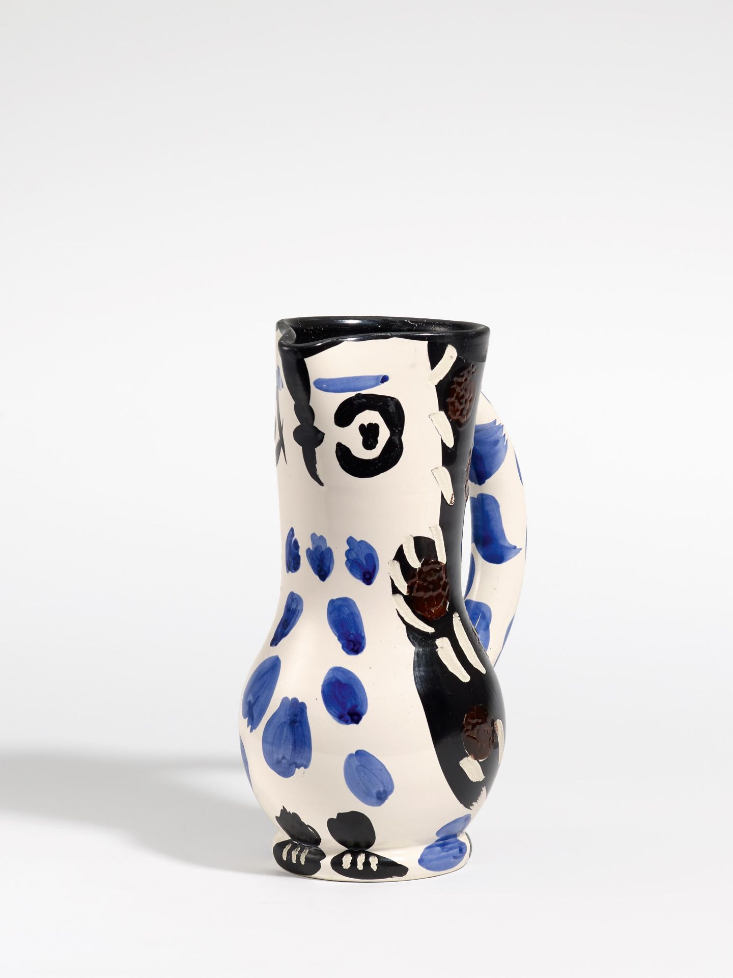 Picasso, Pablo 1881 Malaga - 1973 Mougins Small owl jug. 1953. Weißes Steingut, partiell farbig