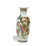 GUANYIN ZUN VASE. China. Republik-Zeit. Datiert 1937. Eierschalenporzellan, bemalt in den Farben der