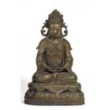 GUANYIN MIT EINER WASSERKANNE. Sinotibetisch. Qing-Dynastie. 18. Jh. Bronze mit dunkler Patina.