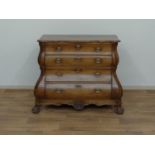 dubbelgebogen commode Hollandse noten dubbelgebogen Louis XV commode met gecontourneerde rand,