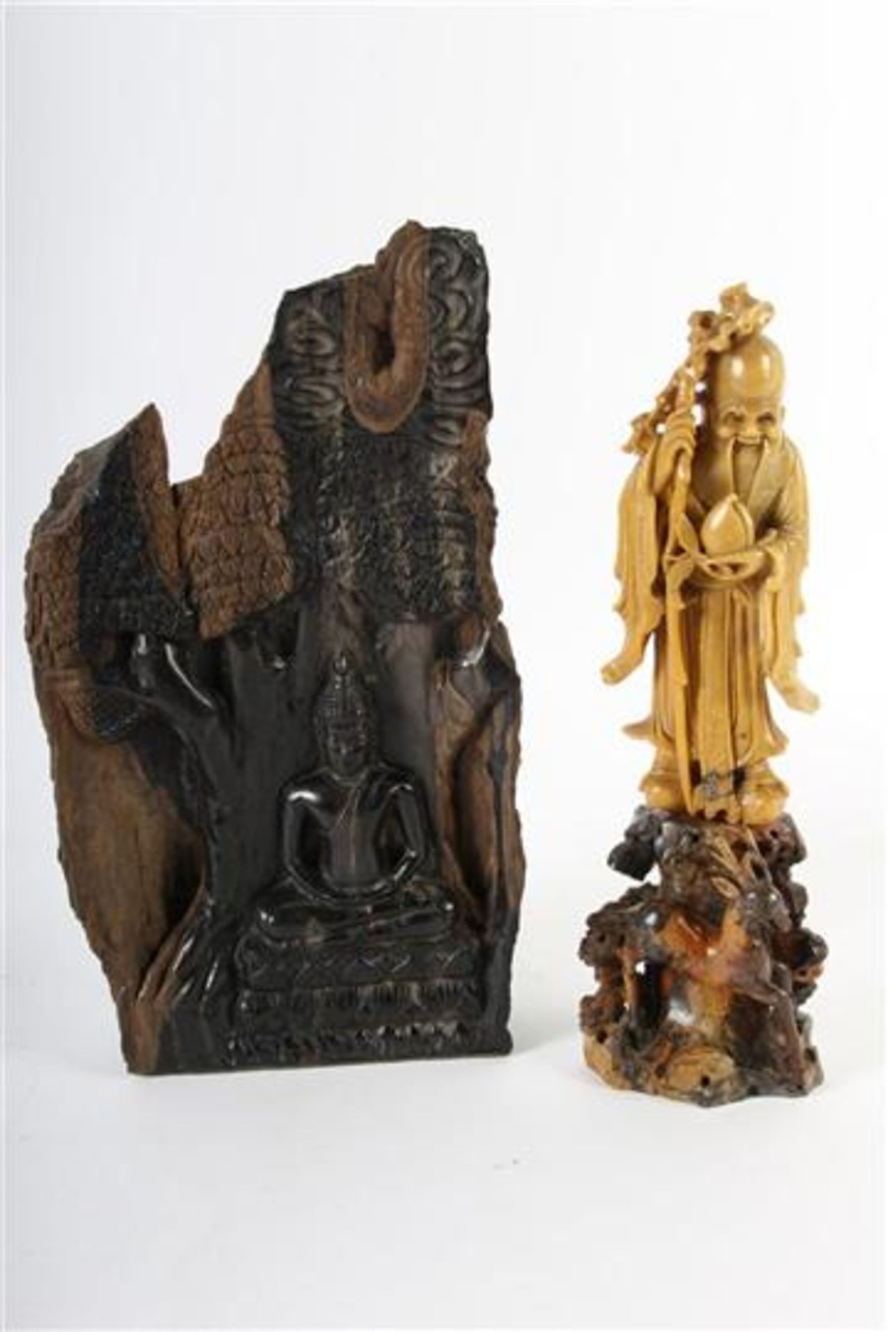 Spekstenen beeldje van wijze man. Toegevoegd Boeddha sculptuur.