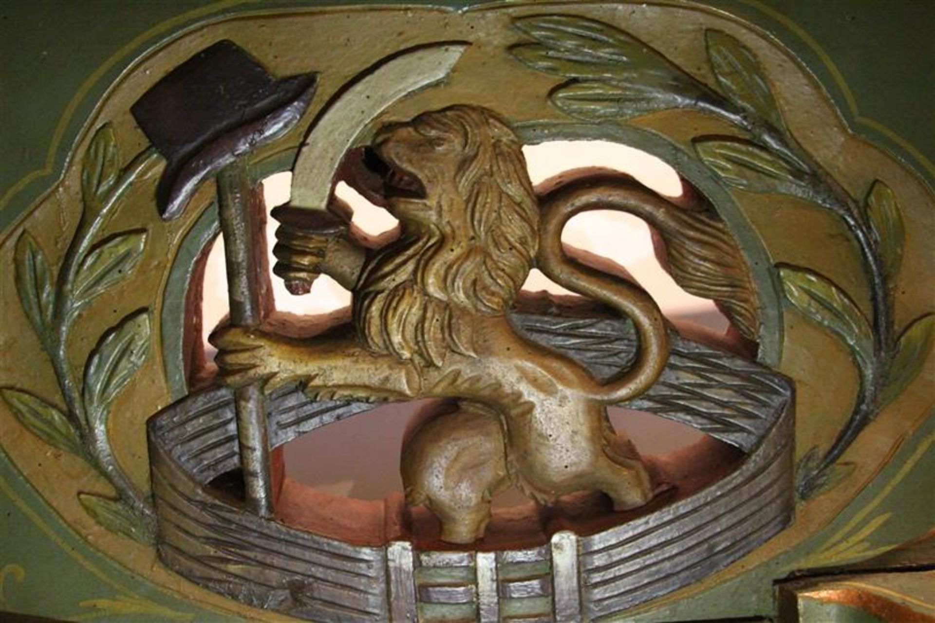 Wagenstuk met decor van  leeuw met vrijheidshoed en lans.  HxB: 62x110 cm. - Bild 2 aus 2