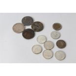 Dertien diverse zilveren Nederlandse munten.