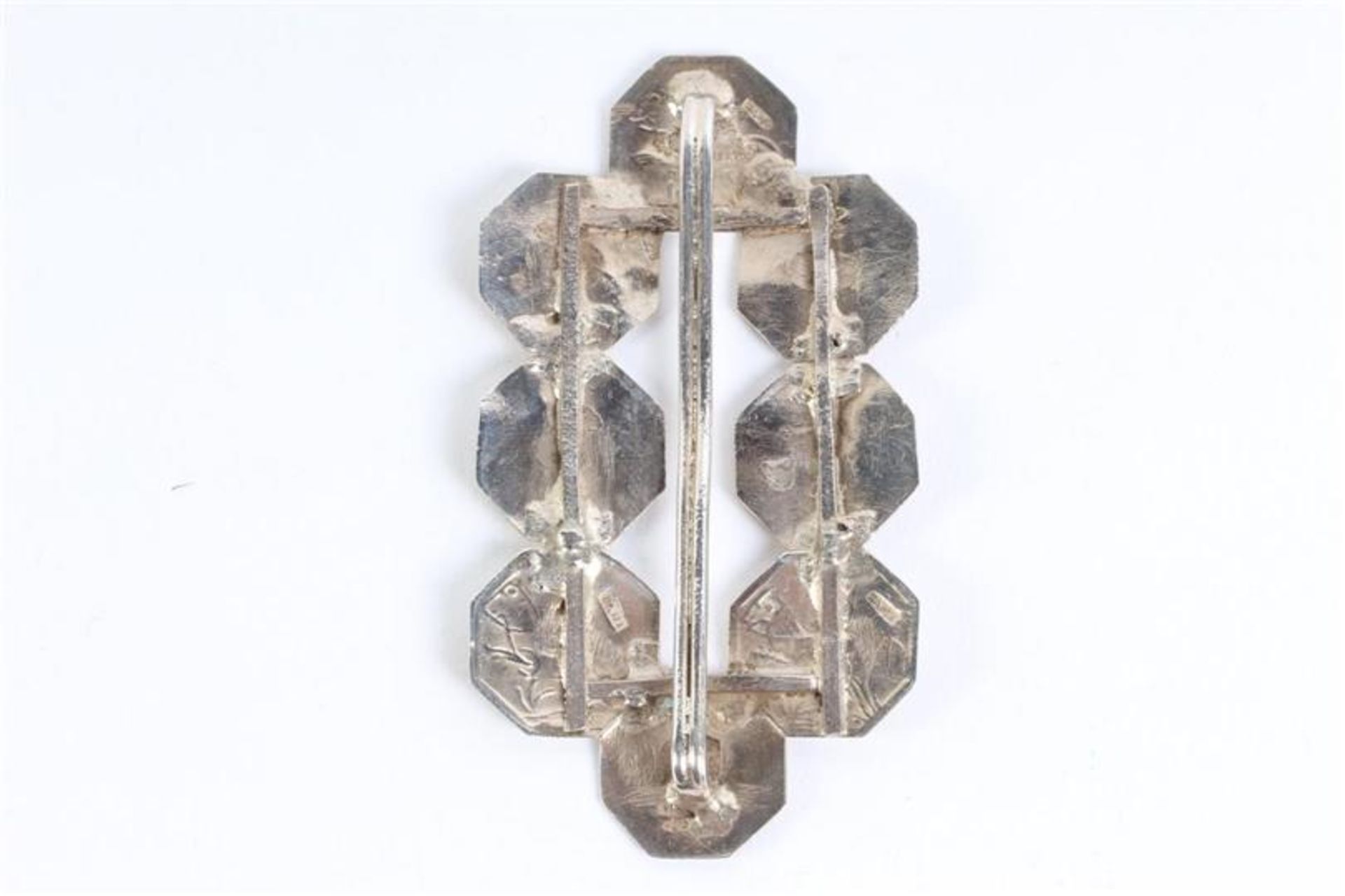 Zilveren gesp gemaakt van acht antieke ruiterknopen. Gewicht: 14 g. - Bild 2 aus 2