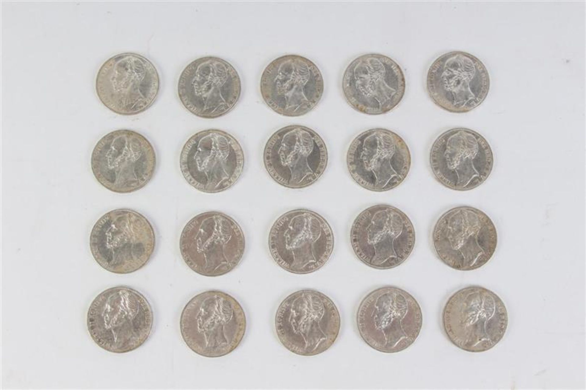 Zilveren guldens Willem II: 10 stuks uit 1846 en 10 stuks uit 1847.