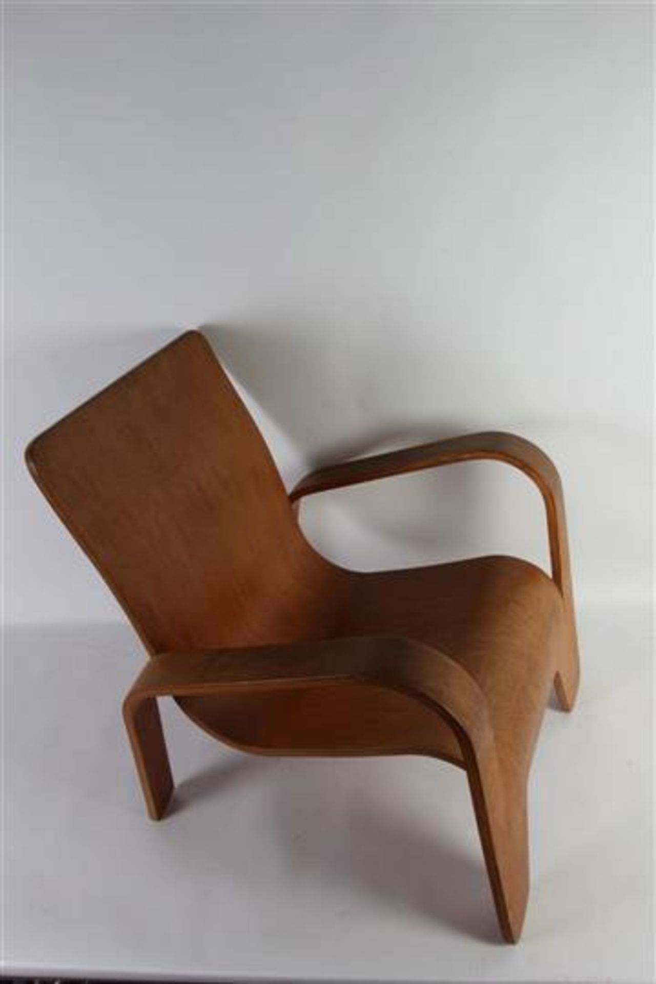 Stoel LaWo I, Han Piek. LaWo staat voor Laminated Wood, de stoel is uit één stuk gelamineerd hout - Bild 7 aus 8