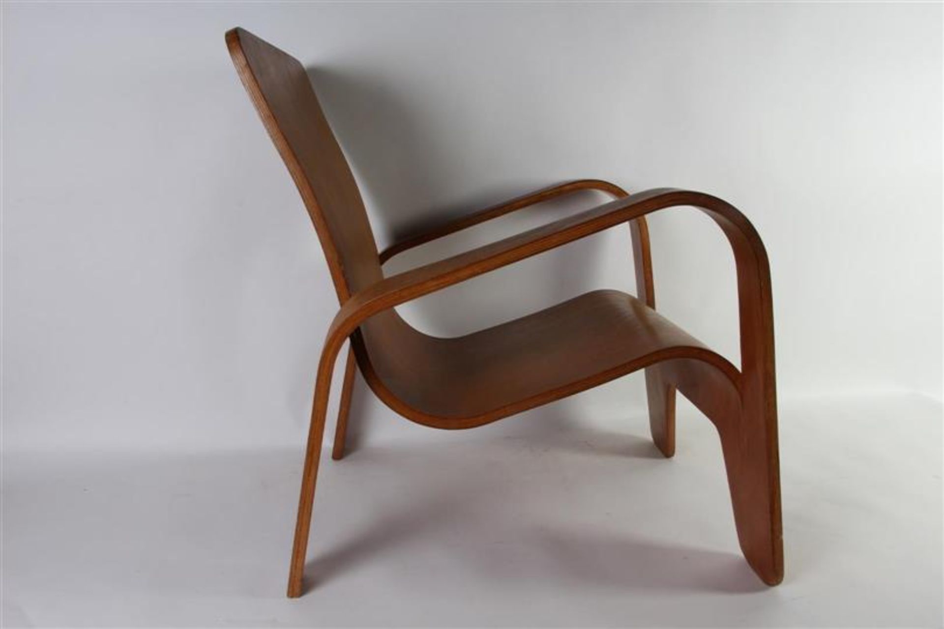 Stoel LaWo I, Han Piek. LaWo staat voor Laminated Wood, de stoel is uit één stuk gelamineerd hout - Bild 5 aus 8