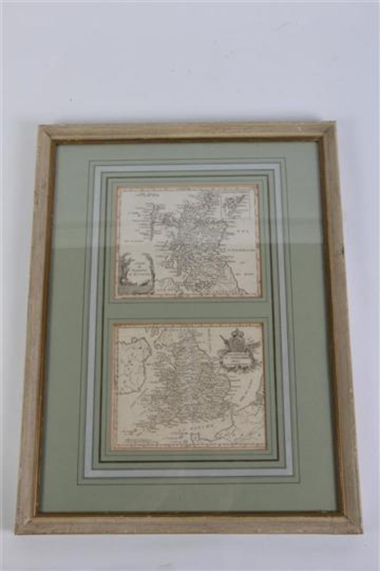 Kaart van Engeland, tweedelig in één lijst, 18e eeuw. HxB: 40 x 22 cm.