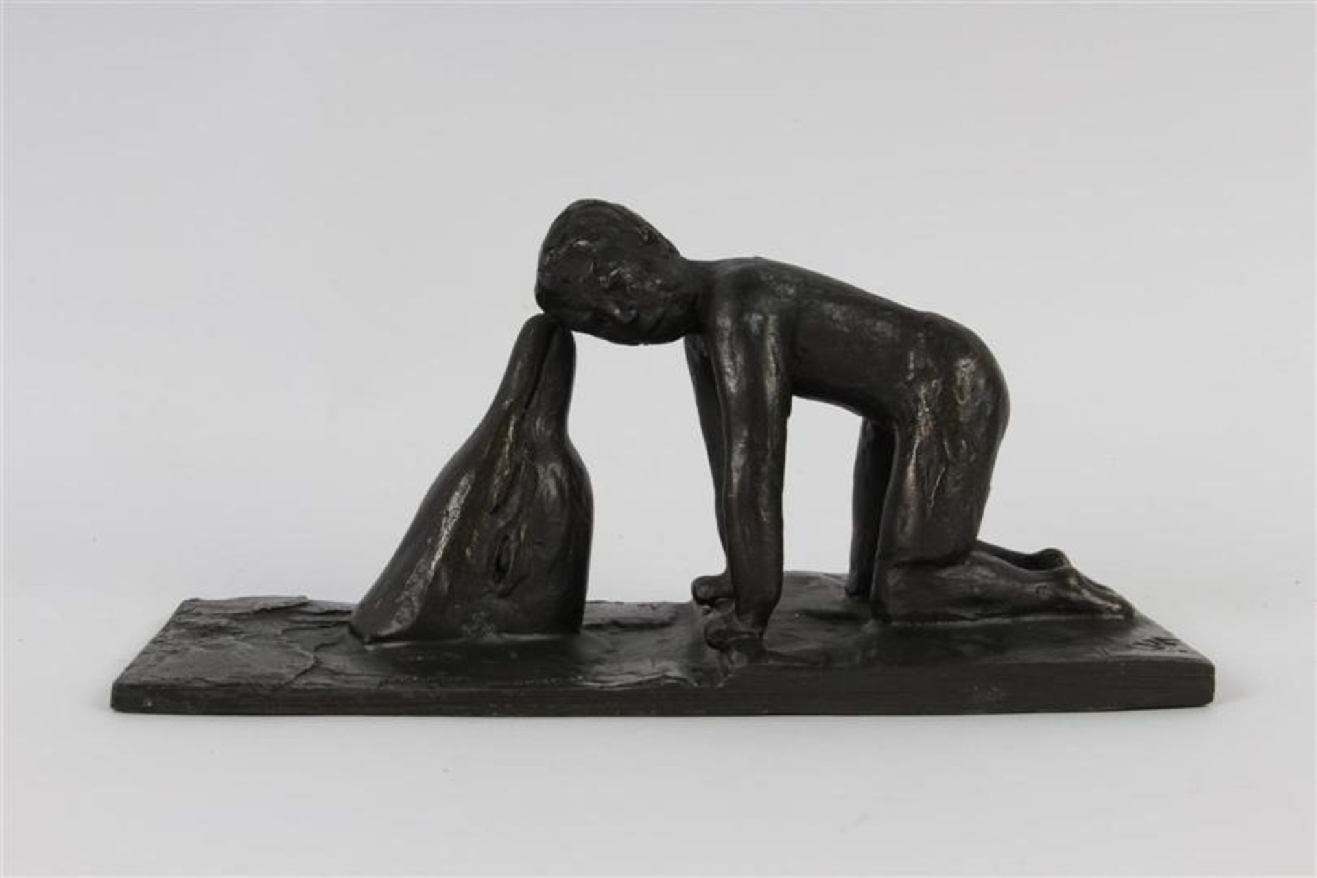 Twee bronsjes: 'Jongen met dolfijn' & 'Vrolijjke lach'. - Bild 11 aus 11