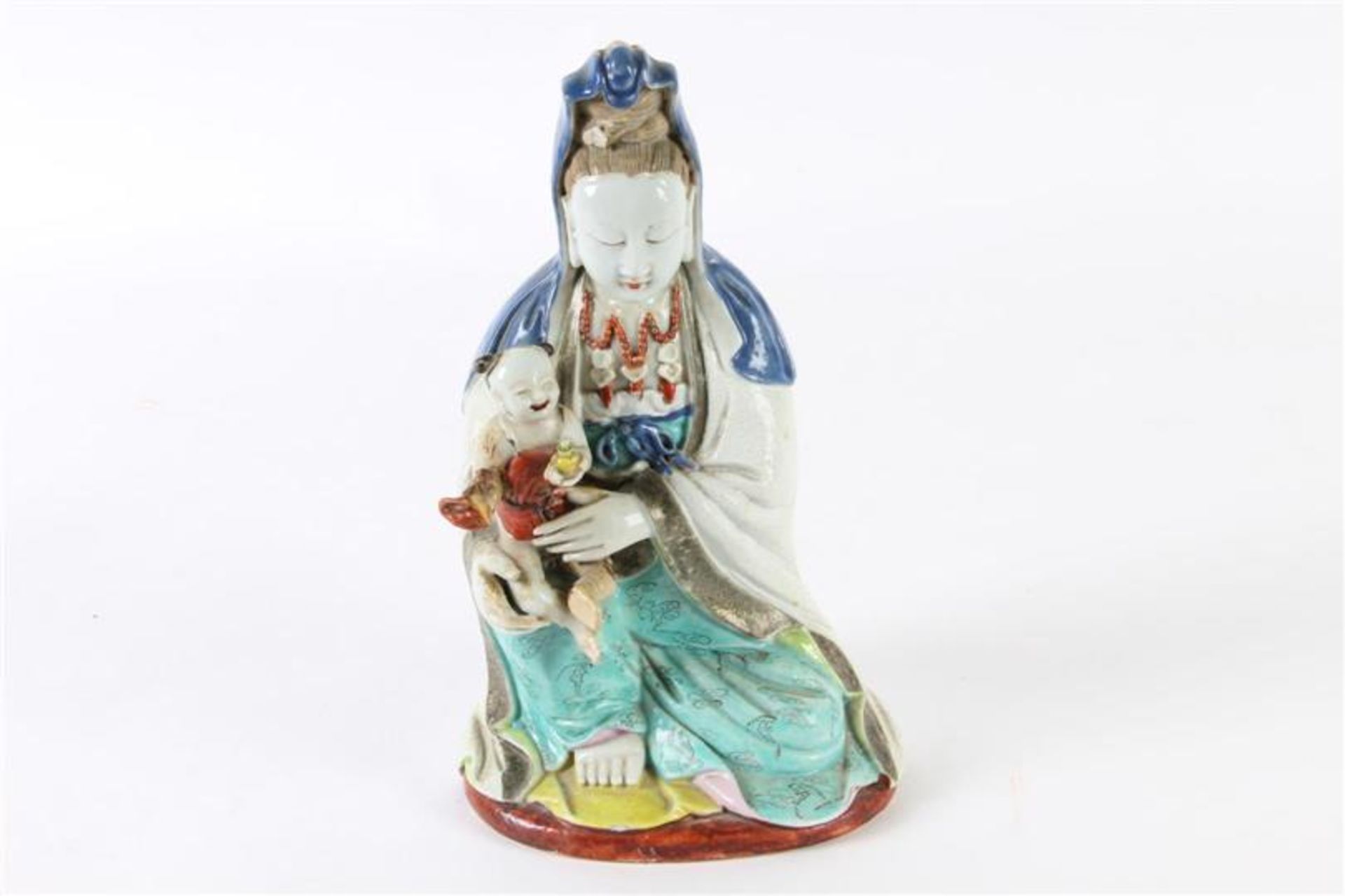 Porseleinen polychroom Kwan Yin beeld met defecten. H: 24.5 cm. - Bild 5 aus 12