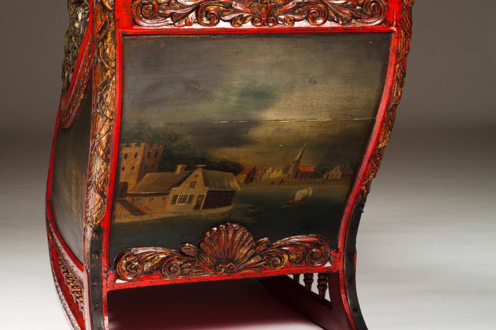 A children sled Painted and gilt wood Turned handle, carved back with figure at the centre and - Bild 10 aus 10