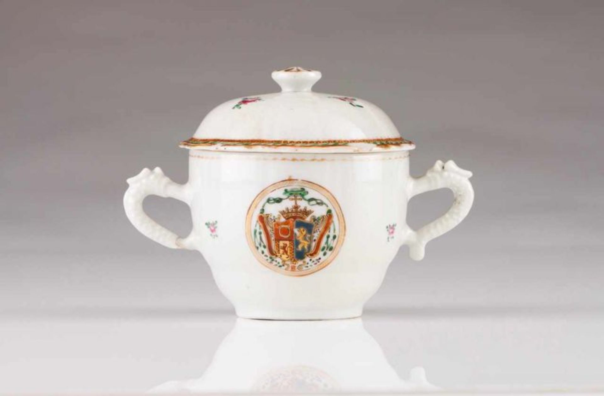 A sugar bowl with scalloped cover Chinese export porcelain Polychrome and gilt Famille Rose