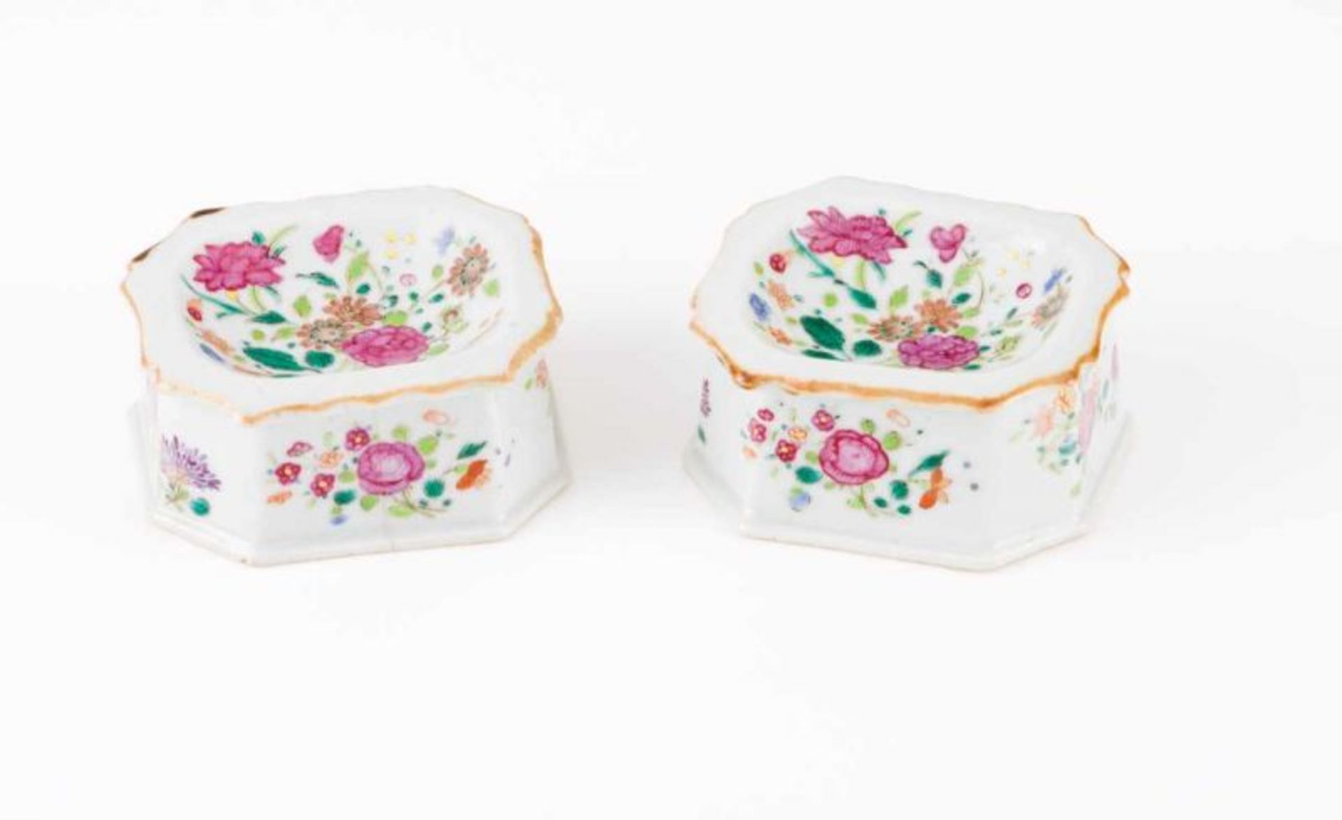 A pair of scalloped salt cellars Chinese export porcelain Polychrome Famille Rose decoration