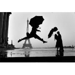 Elliott Erwitt (Paris 1928 – lebt in New York) „Paris“. 1989 Silbergelatineabzug. 30 × 45,2 cm (40,3