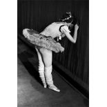 Édouard Boubat (1923 – Paris – 1999) Danseuse. Um 1950 Späterer Silbergelatineabzug. 22,2 × 14,7