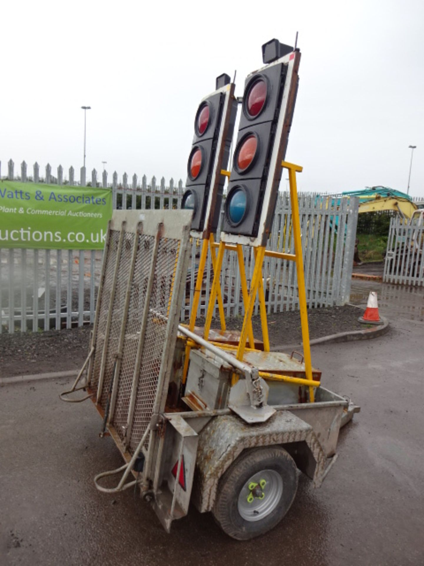 2 x HOLLCO radio LED traffic lights c/w batteries & HAZELWOOD single axle trailer (no hitch)( - Image 2 of 9