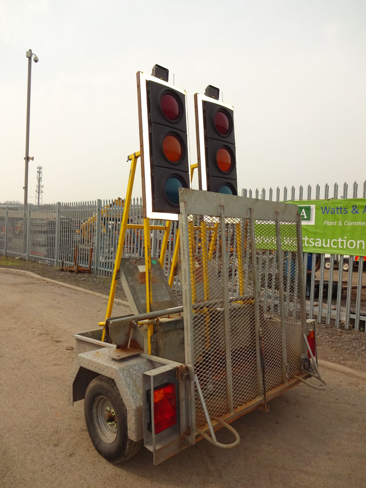 2 x HOLLCO radio LED traffic lights c/w batteries & HAZELWOOD single axle trailer (ADA557345T)