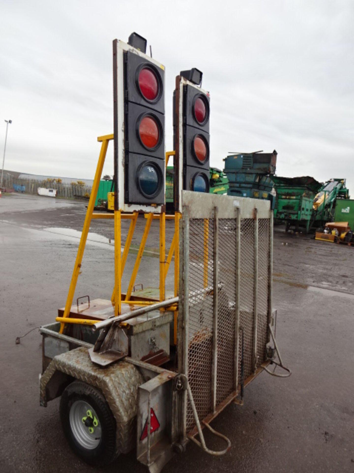 2 x HOLLCO radio LED traffic lights c/w batteries & HAZELWOOD single axle trailer (no hitch)( - Image 4 of 9