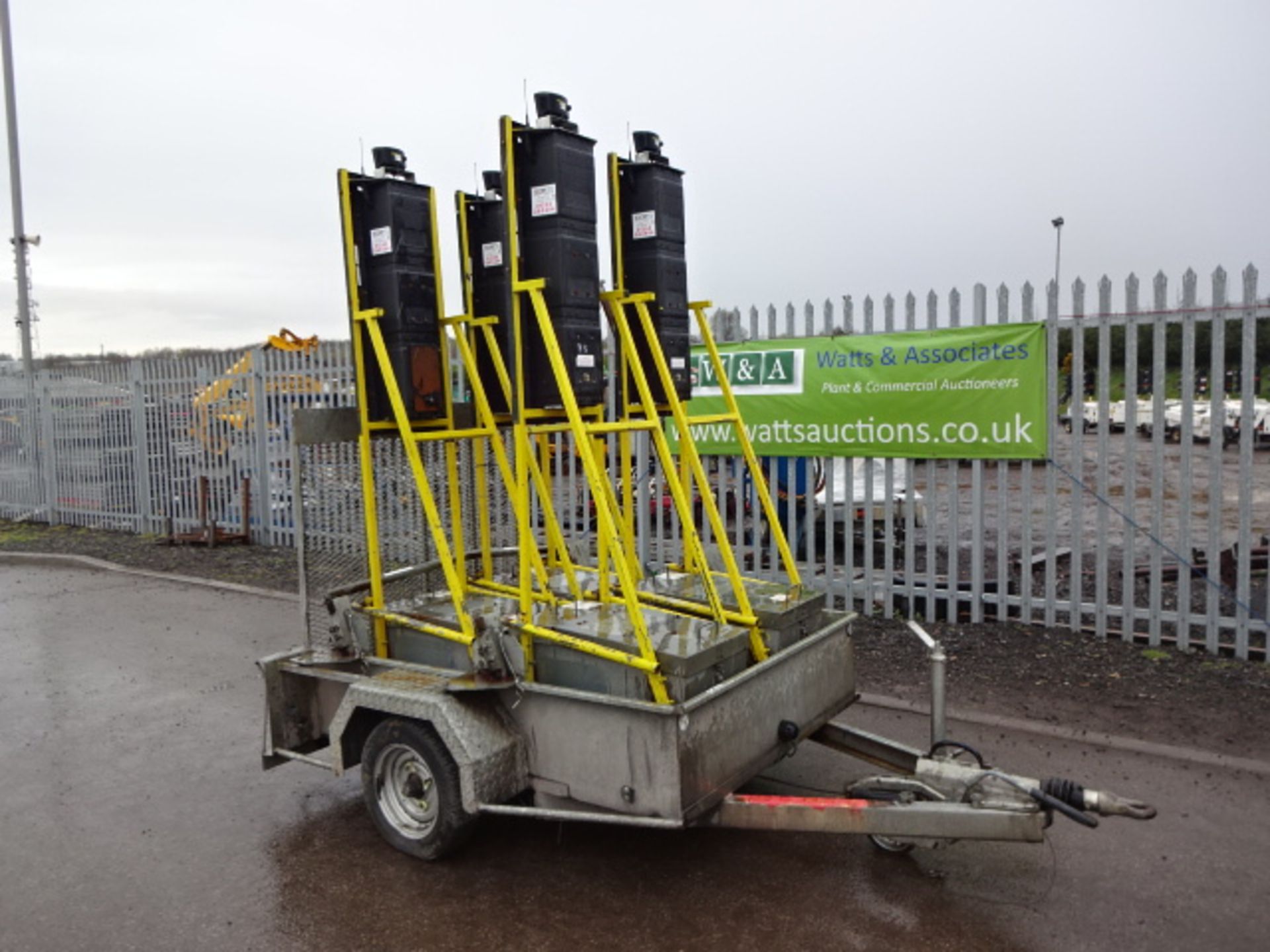 4 x HOLLCO radio LED traffic lights c/w batteries & HAZELWOOD single axle trailer (ADA371966)