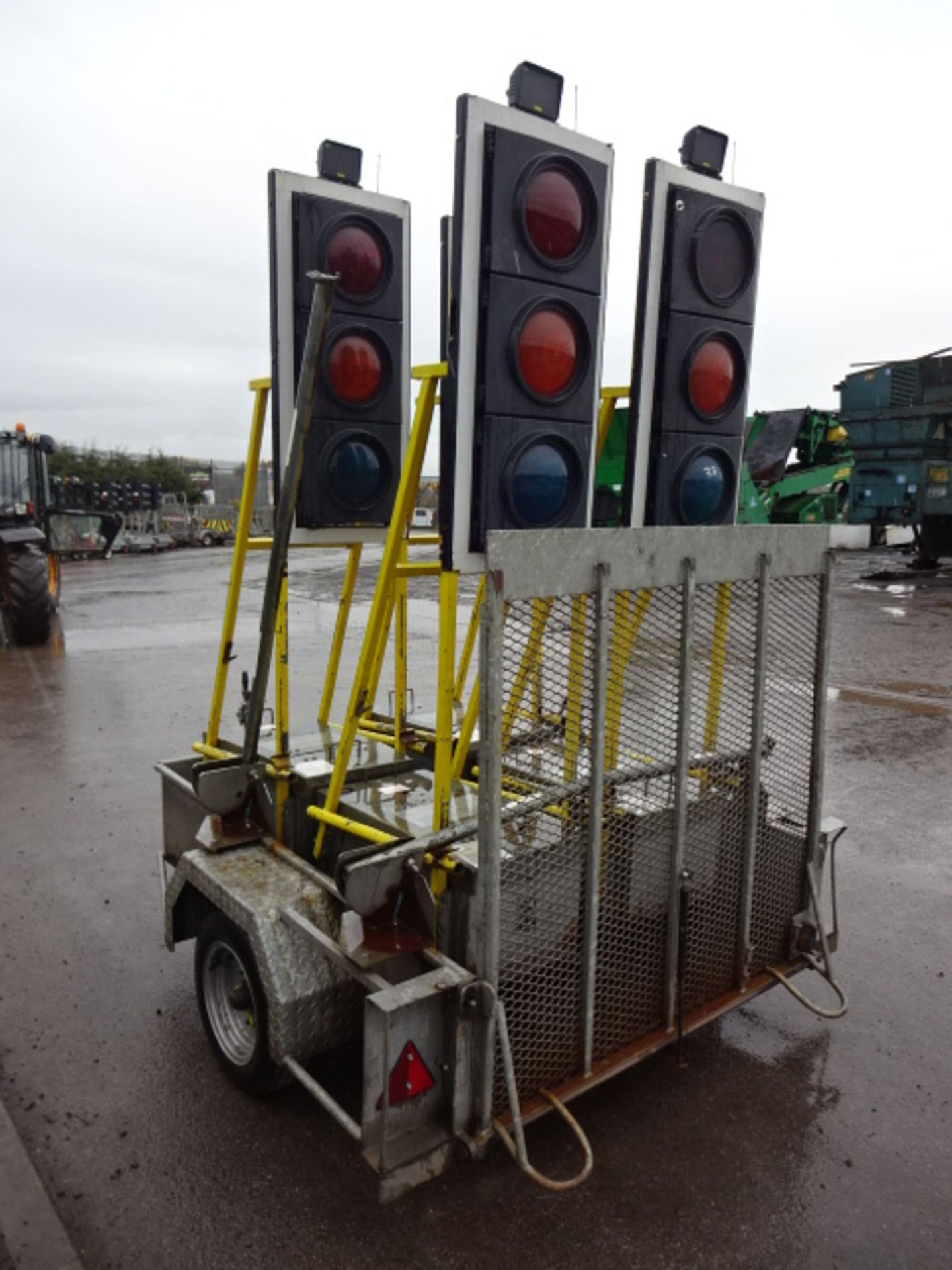 4 x HOLLCO radio LED traffic lights c/w batteries & HAZELWOOD single axle trailer (ADA371966) - Image 3 of 11