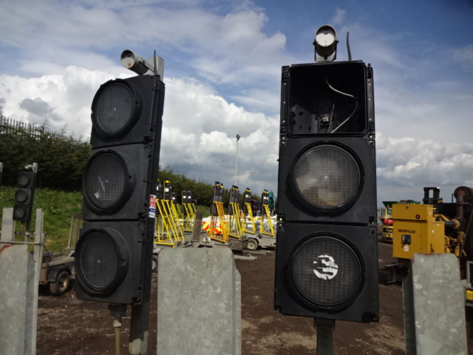 2 x SRL radio LED traffic lights c/w BATESON single axle trailer (BL3015400) - Image 3 of 8