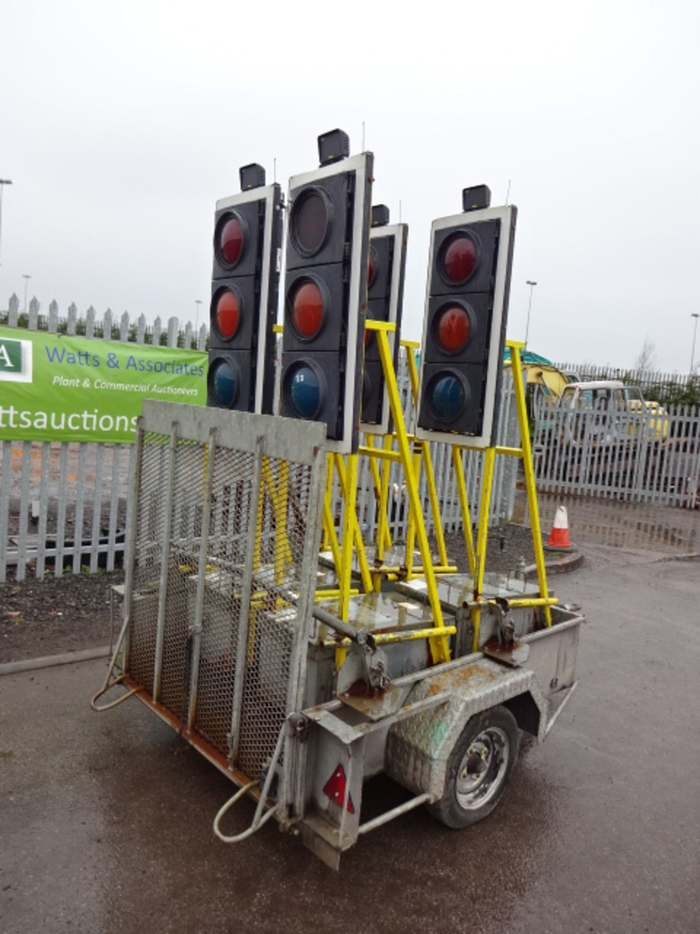 4 x HOLLCO radio LED traffic lights c/w batteries & HAZELWOOD single axle trailer (ADA371966) - Image 2 of 11