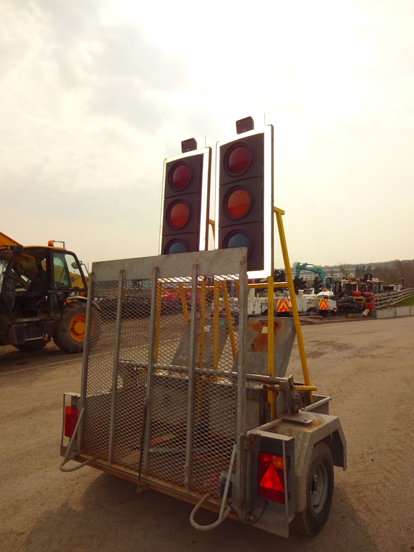 2 x HOLLCO radio LED traffic lights c/w batteries & HAZELWOOD single axle trailer (ADA557345T) - Image 2 of 6