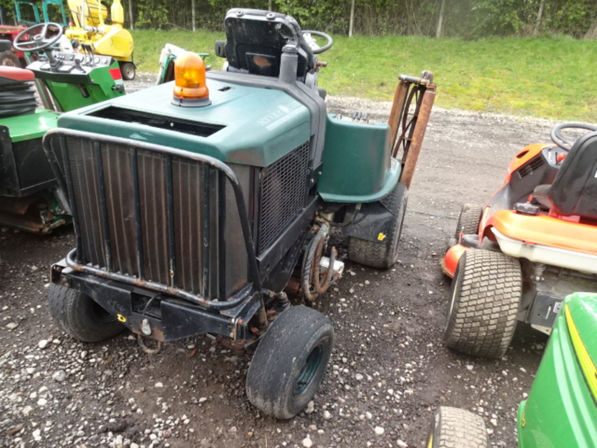 2001 HAYTER 322 triple mower (s/n 922T001094) (R&D) - Image 4 of 5